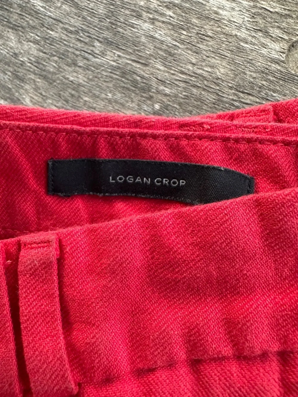 Banana Republic Mid Rise Cropped Red Pants in Size 2